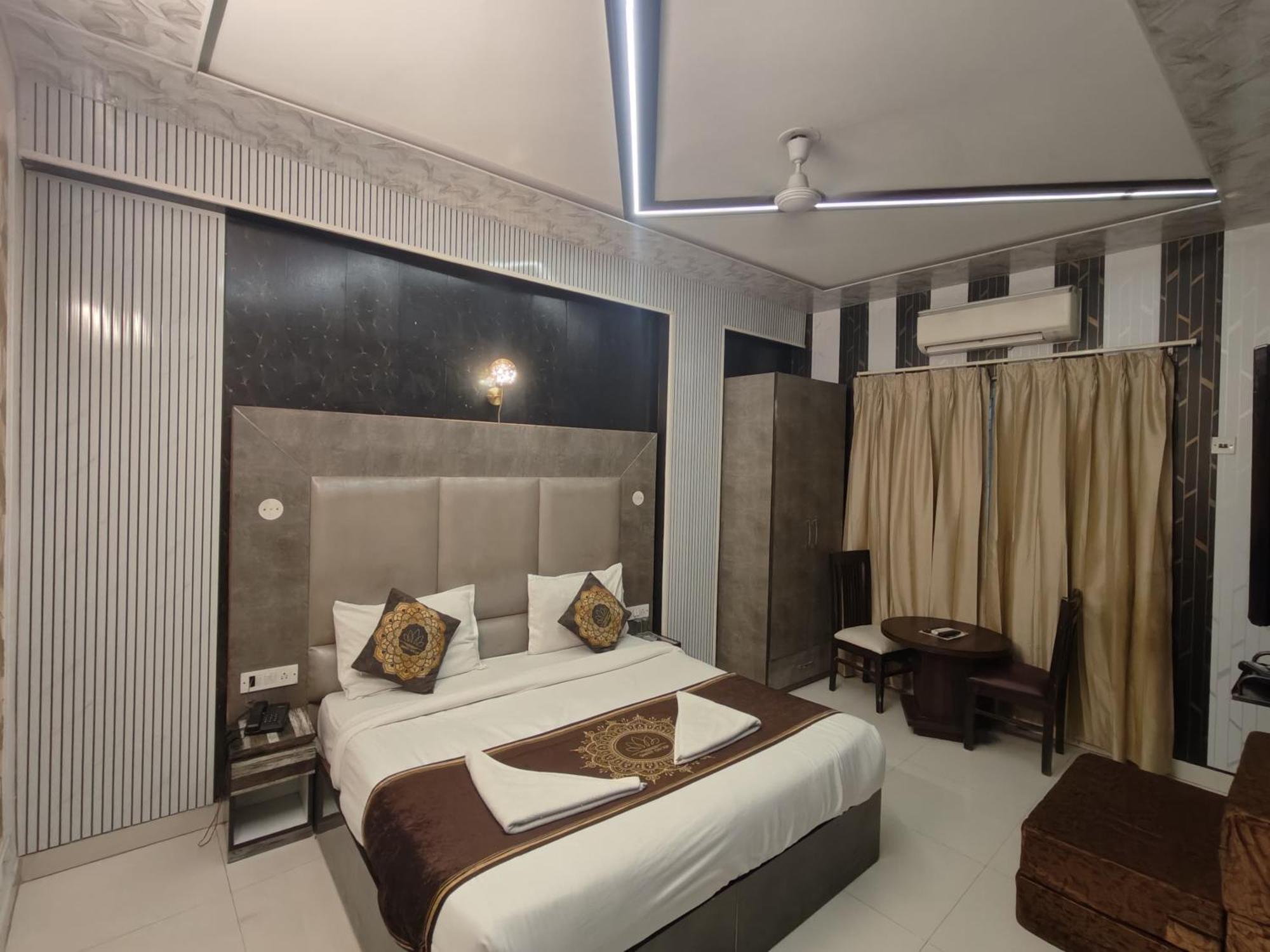Hotel Smart Plaza Yeni Delhi Dış mekan fotoğraf