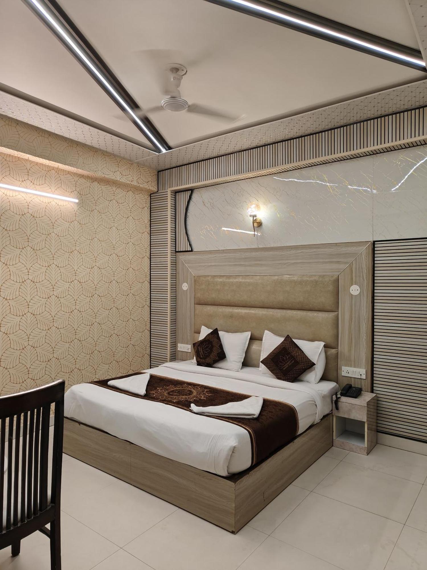 Hotel Smart Plaza Yeni Delhi Dış mekan fotoğraf