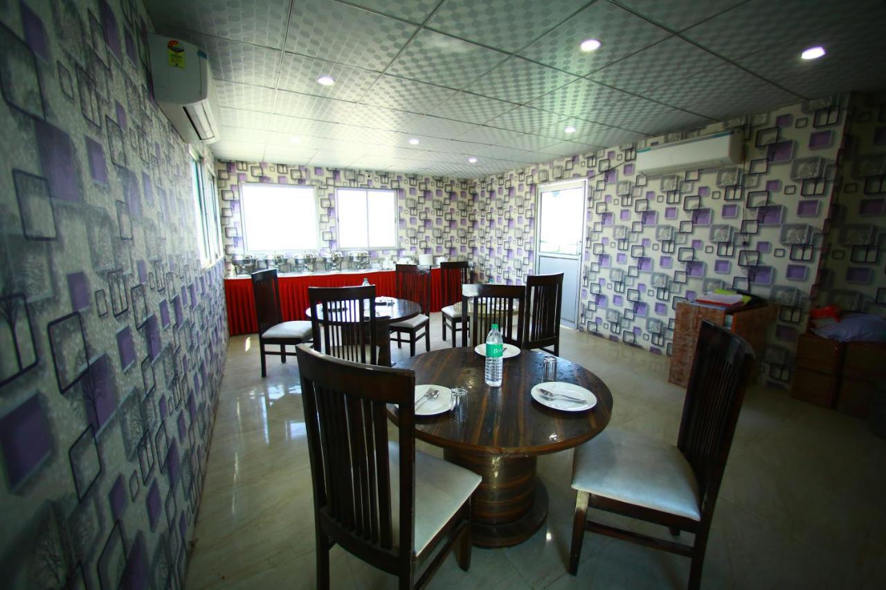 Hotel Smart Plaza Yeni Delhi Dış mekan fotoğraf