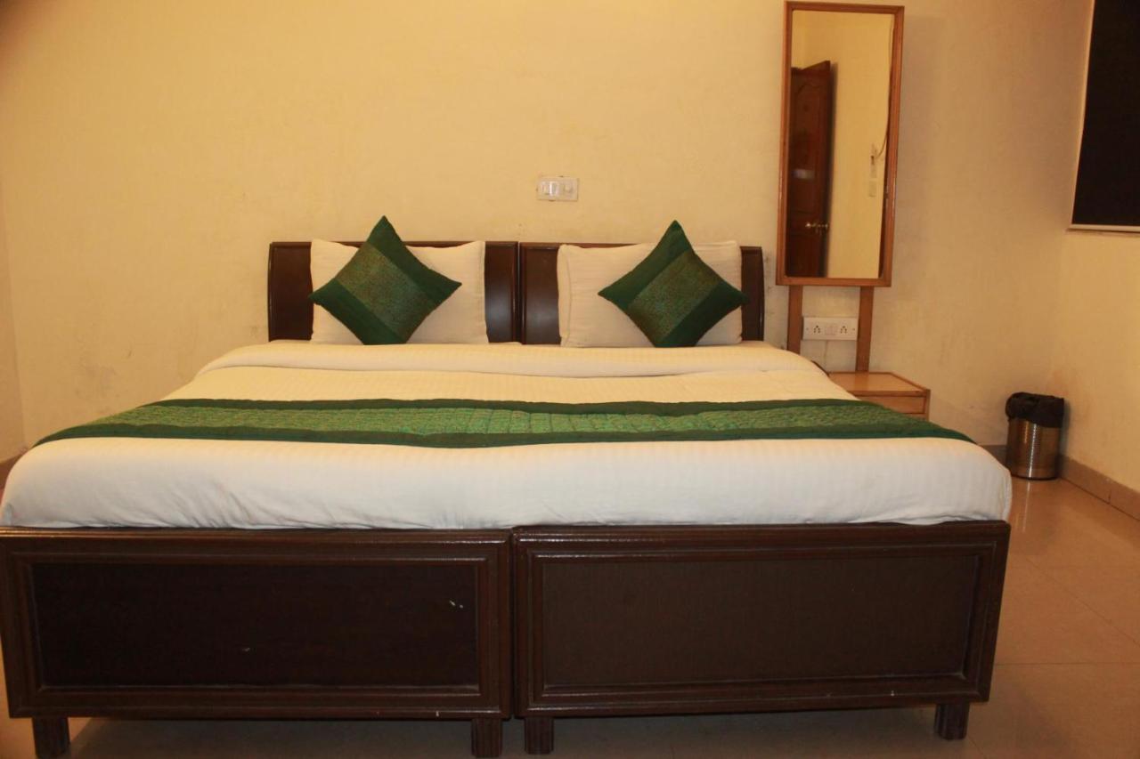 Hotel Smart Plaza Yeni Delhi Dış mekan fotoğraf