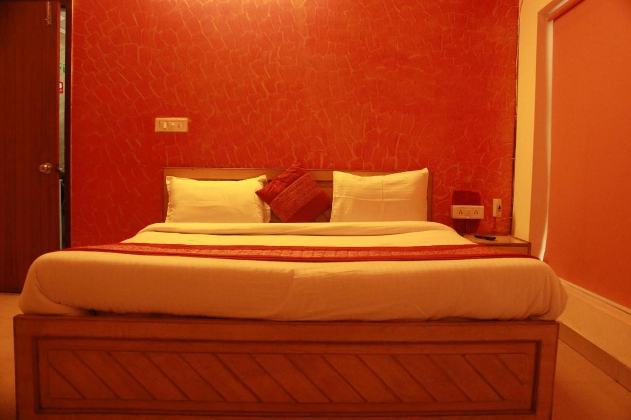 Hotel Smart Plaza Yeni Delhi Dış mekan fotoğraf