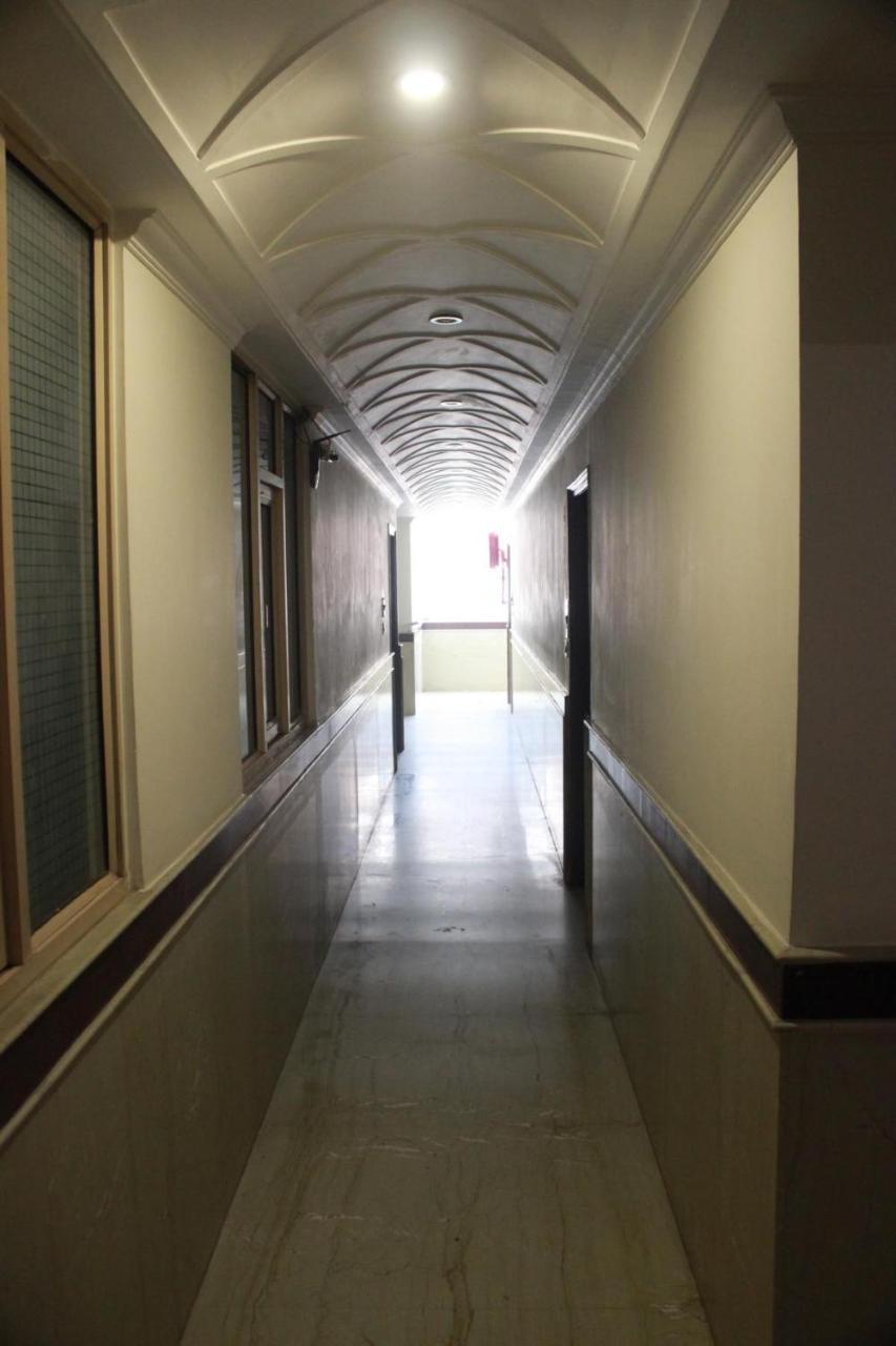 Hotel Smart Plaza Yeni Delhi Dış mekan fotoğraf