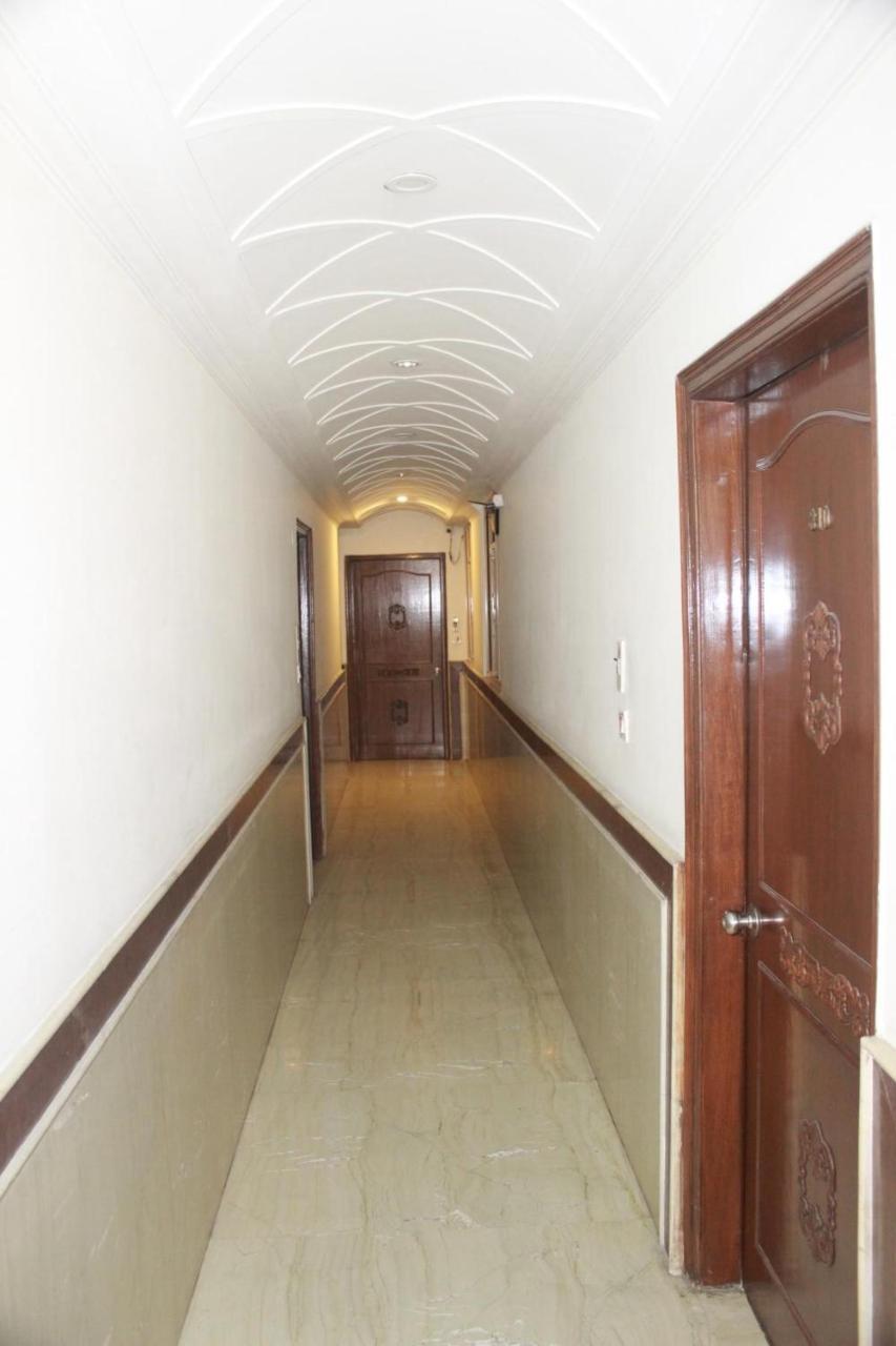 Hotel Smart Plaza Yeni Delhi Dış mekan fotoğraf