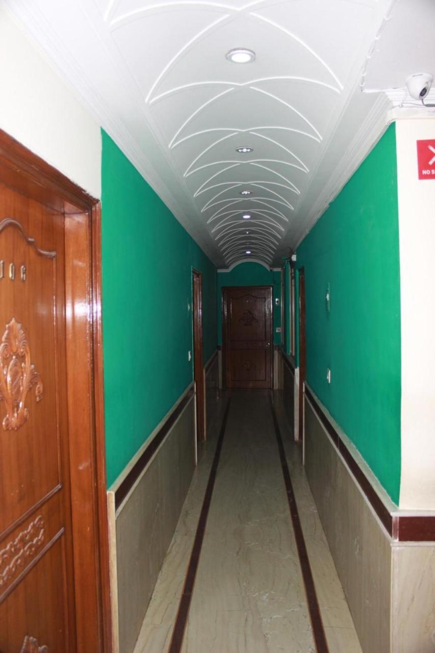 Hotel Smart Plaza Yeni Delhi Dış mekan fotoğraf